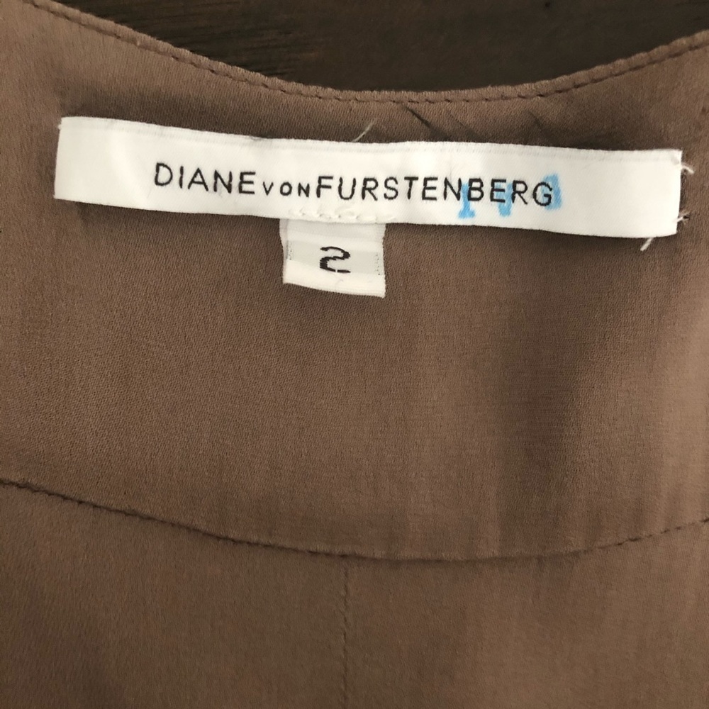 Diane von Furstenberg DVF Issie Silk Surplice Wrap Blouse Taupe Size 2 - Picture 12 of 15